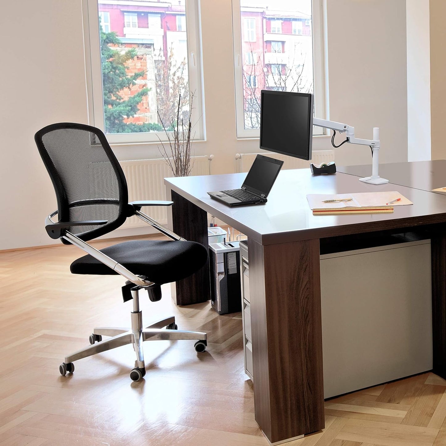 White Tall Pole Ultrawide Monitor Arm Desk Mount - Fits 34" Curved Monitors, VESA 75x75mm/100x100mm - TechNova